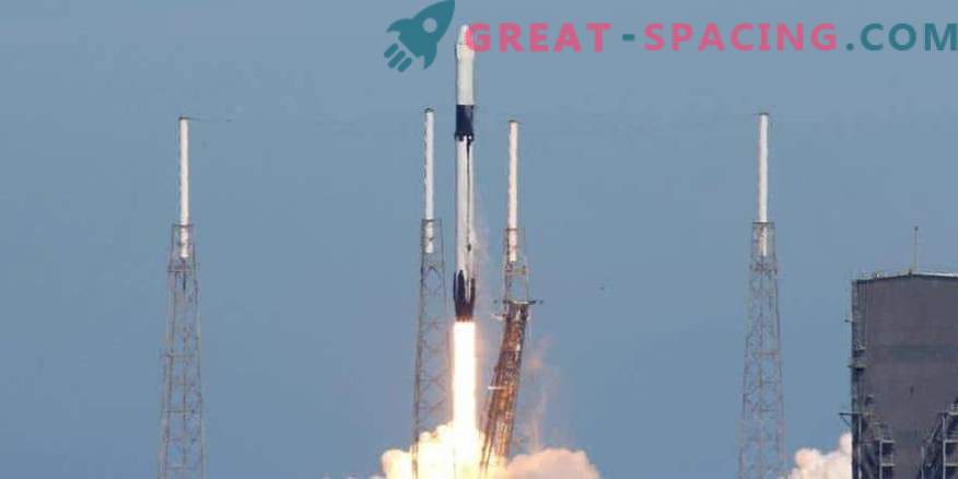 SpaceX veiksmīgi uzsāk slodzi, bet neizmanto ar izkraušanu pret raķetēm
