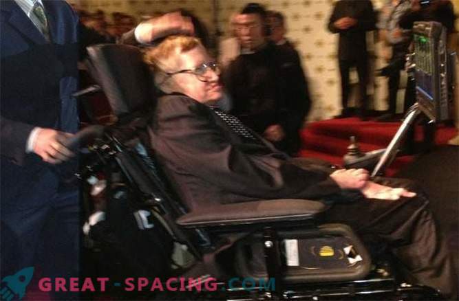 Stephen Hawking veica pirmo ziņu par Weibo