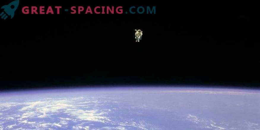 Astronauts Bruce McCandless nomira.