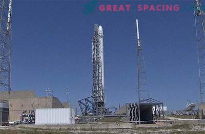 SpaceX palaišana atcelta hēlija noplūdes dēļ