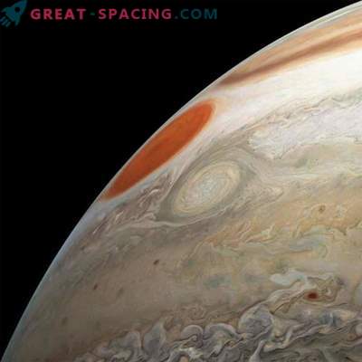 Tempestades de grande escala de Júpiter em uma revisão da NASA