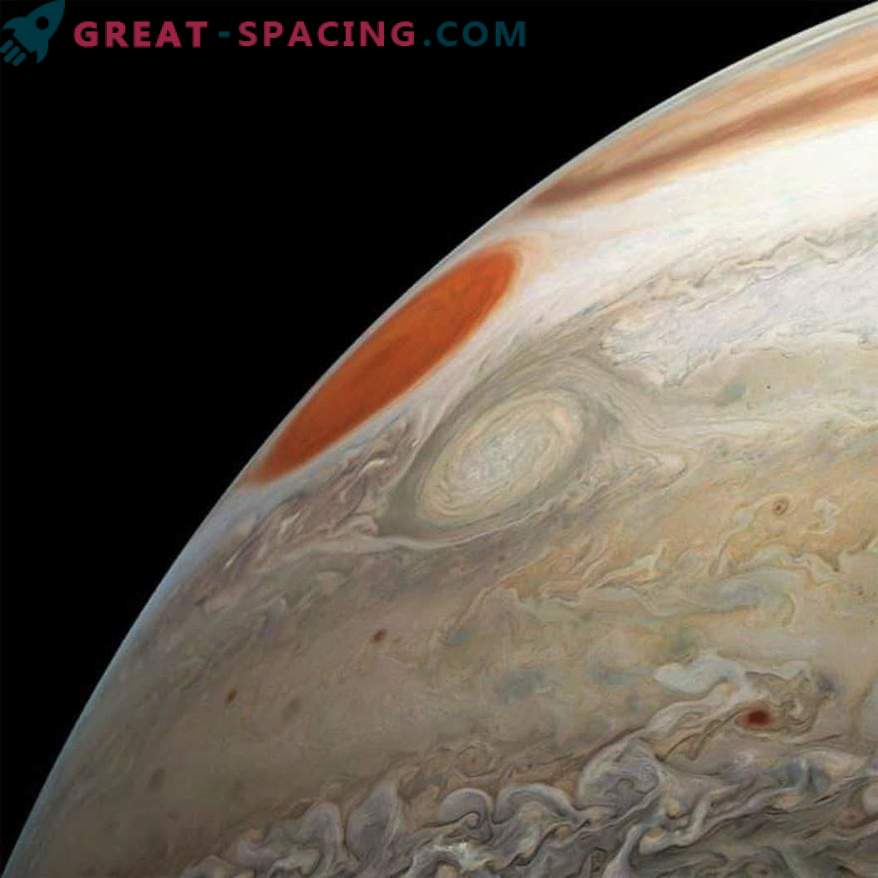 Las tormentas a gran escala de Júpiter en una revisión de la NASA