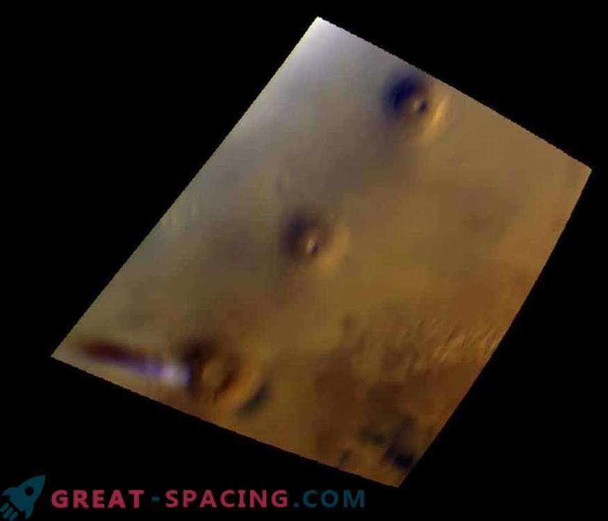 Neparasts mākonis uzkaras virs Marsa