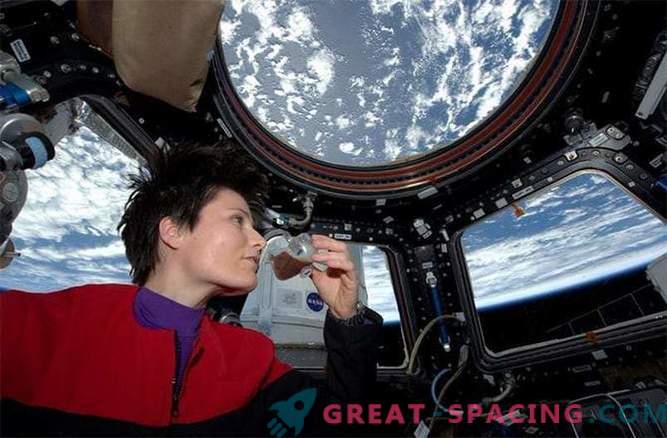 Astronauti uz ISS mēģināja svaigi pagatavotu kafiju no kausa, kas uzdrukāts uz trīsdimensiju printera