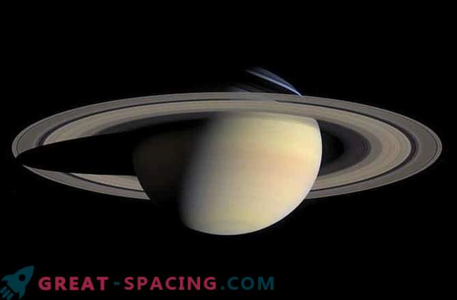Cassini atklāja Saturnas briesmīgi plānos gredzenus