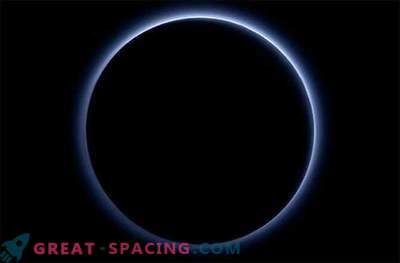 Plutons ir pasaule, kurā ir zila debesis un sarkanā ledus