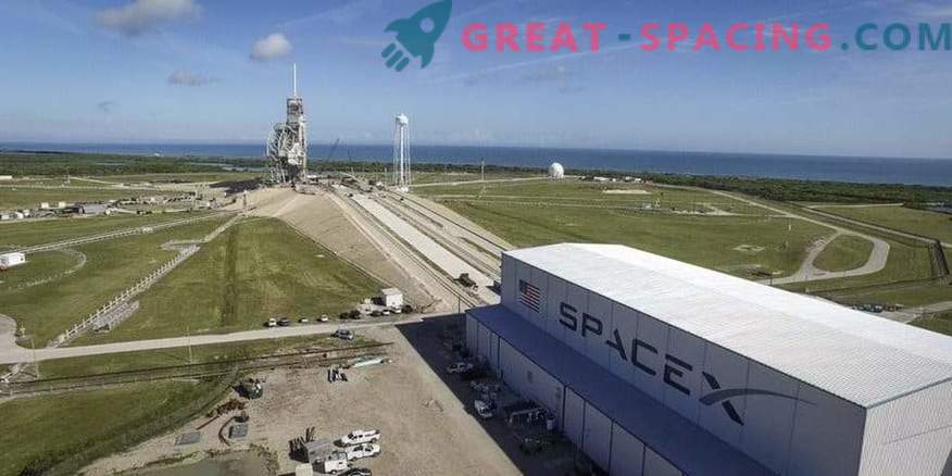Falcon 9 pirmo reizi uzsāka dzinēju ar vēsturisku palaišanas paliktni