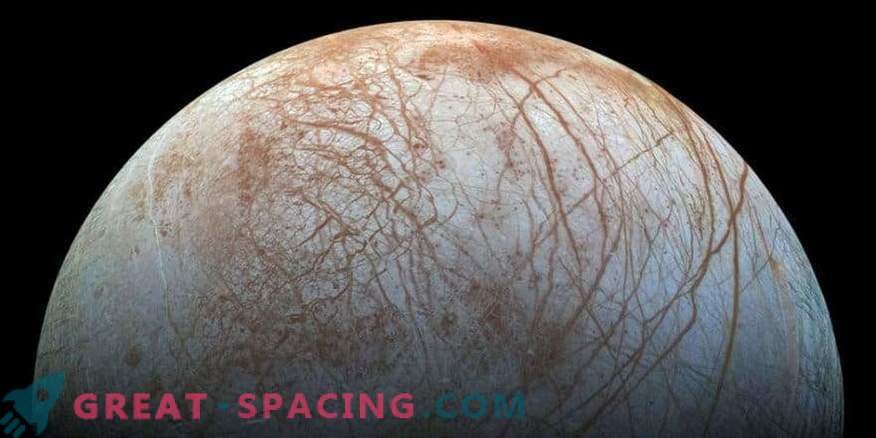 Jupitera satelīts pārsteidz zinātniekus ar dīvainu aukstu vietu