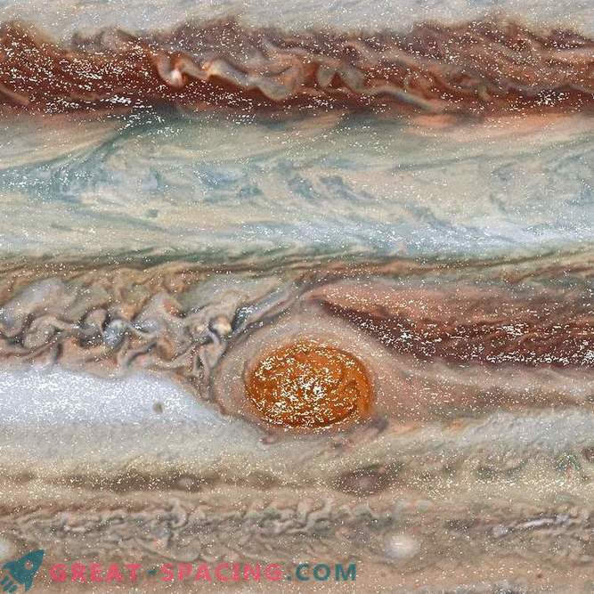 Habla teleskops novēro Jupiteru, lai izveidotu dinamisku karti