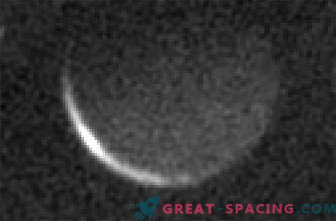 Nakts, nolaižoties pēc Charon, lielākā Plutona satelīta