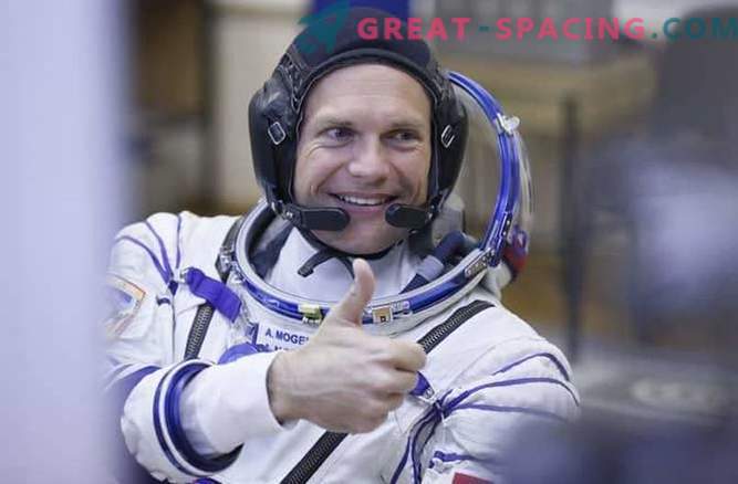 Astronauts ar ISS kontrolē 