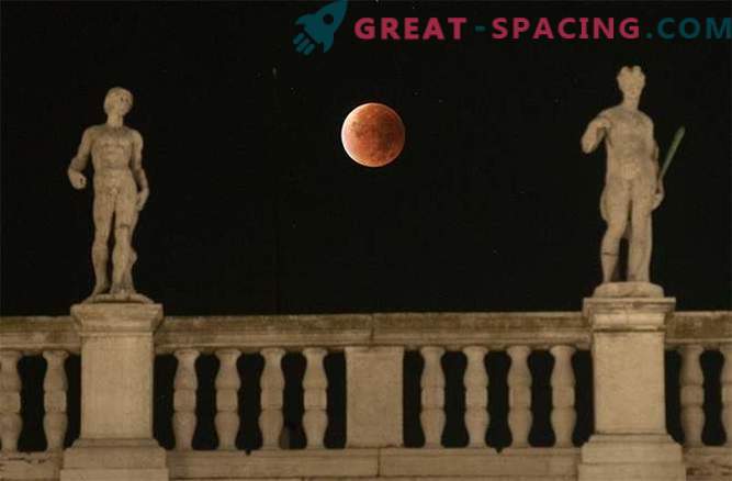 The stunning Blood Moon hit the world: photo