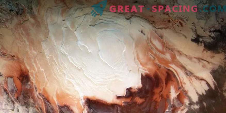 Noslēpumi ir paslēpti zem polārajiem Marsa vāciņiem