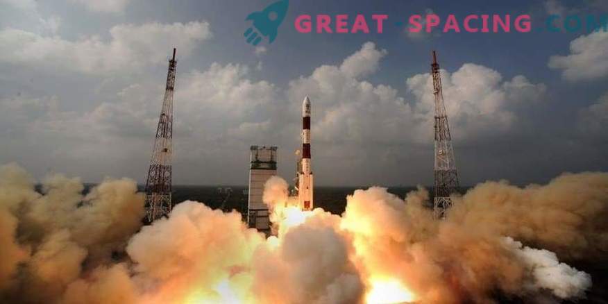Indijas raķete gatavojas nekavējoties uzsākt 104 satelītus