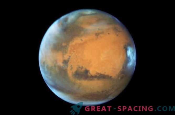 Wetenschappers proberen vreemde flitsen uit te leggen op Mars