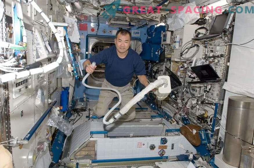 Kā ISS astronauti: ikdienas rutīnas, brīvais laiks, miega un pārtika