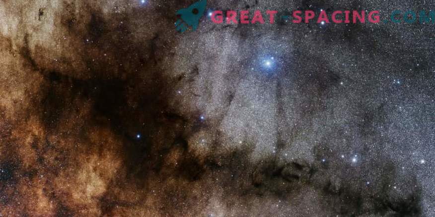 Teleskops uztvēra pārsteidzošu skatu uz miega galaktiku