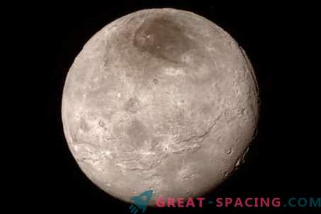 New Horizons: Plutonam ir ledus kalni, Charon ir aktīvs