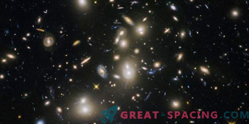Atrastas senās galaktikas, kas visumam sniedza pirmo gaismu