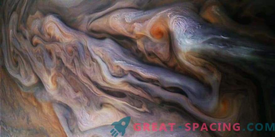 Milzu Jupitera pārsteidzošie atmosfēras modeļi