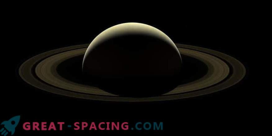 Sammansatt bild av Cassini: farväl till Saturnus