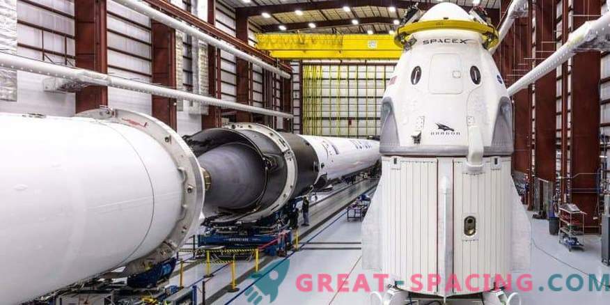 SpaceX pirmais apkalpes kosmosa kuģis ir gatavs debitēt