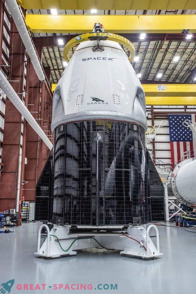 SpaceX pirmais apkalpes kosmosa kuģis ir gatavs debitēt