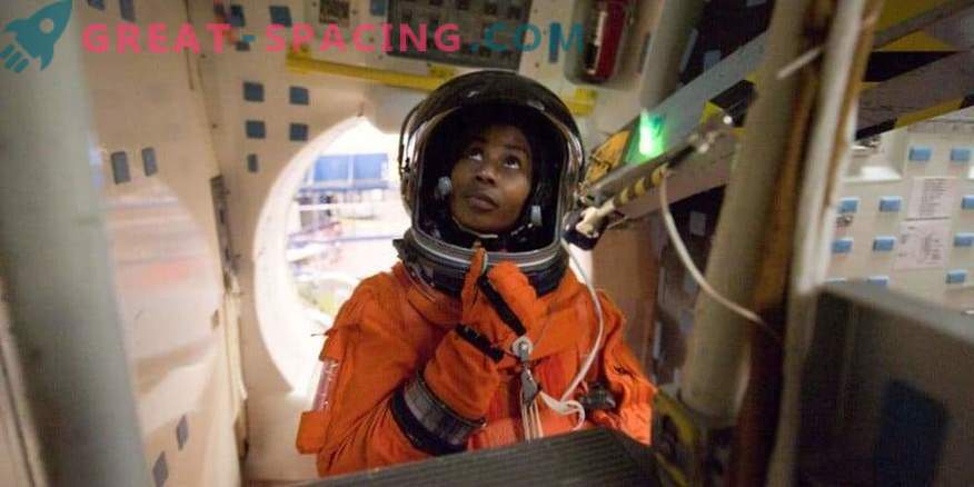 Astronauts Stephanie Wilson gatavojas kosmosam.