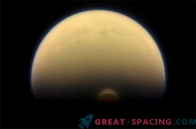 Un nor gigantic de gheață a fost descoperit pe Titan