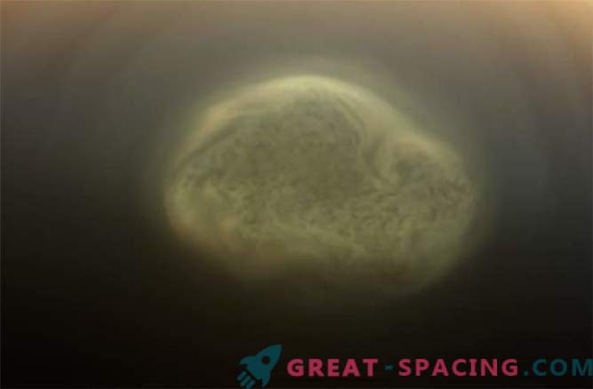 Un nor gigantic de gheață a fost descoperit pe Titan