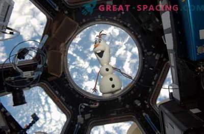 Olaf - rieksti sniegavīrs kosmosā