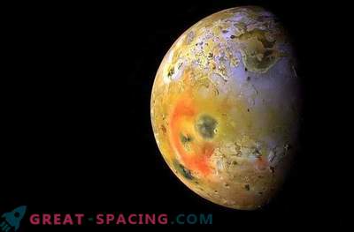 Kā kalni veidojas uz Io?
