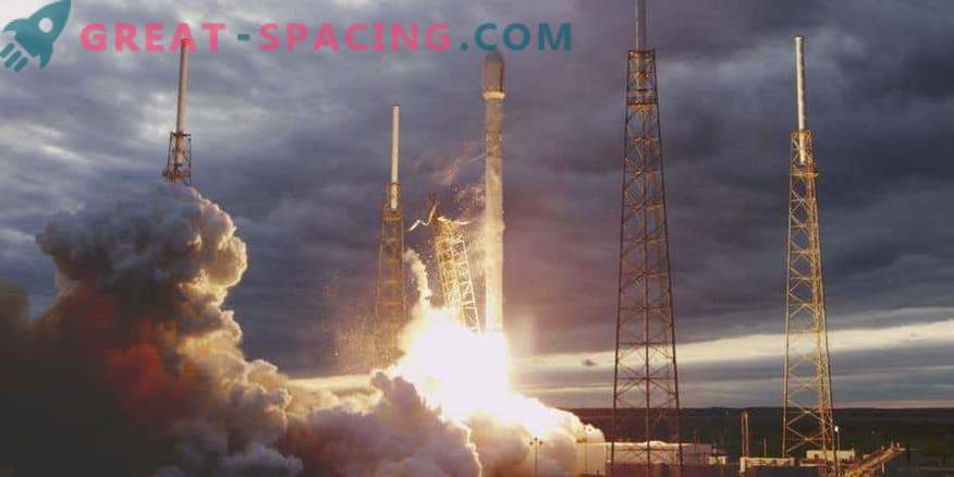 SpaceX raķete tika uzsākta ar jaunu satelītu pāru