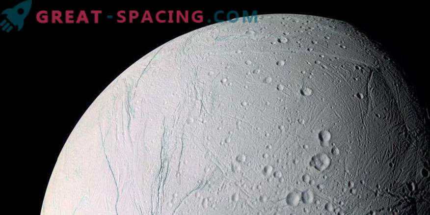 Saturnas satelīts Enceladus varētu apgriezties