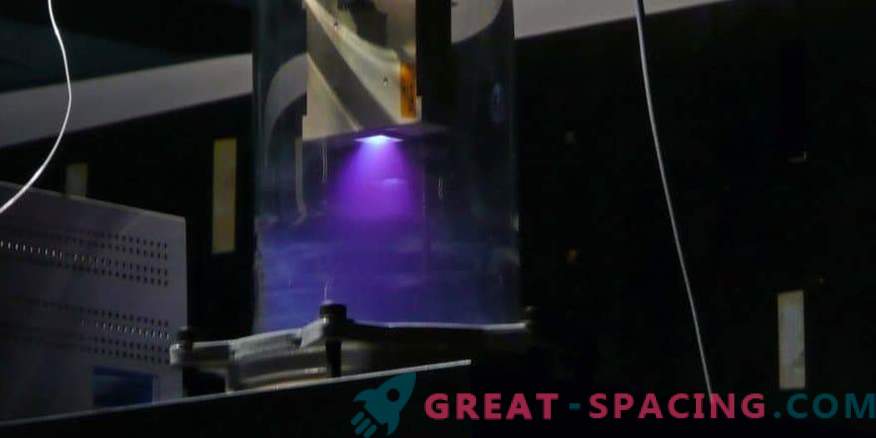 Mikro impulsa plazmas dzinējs CubeSat
