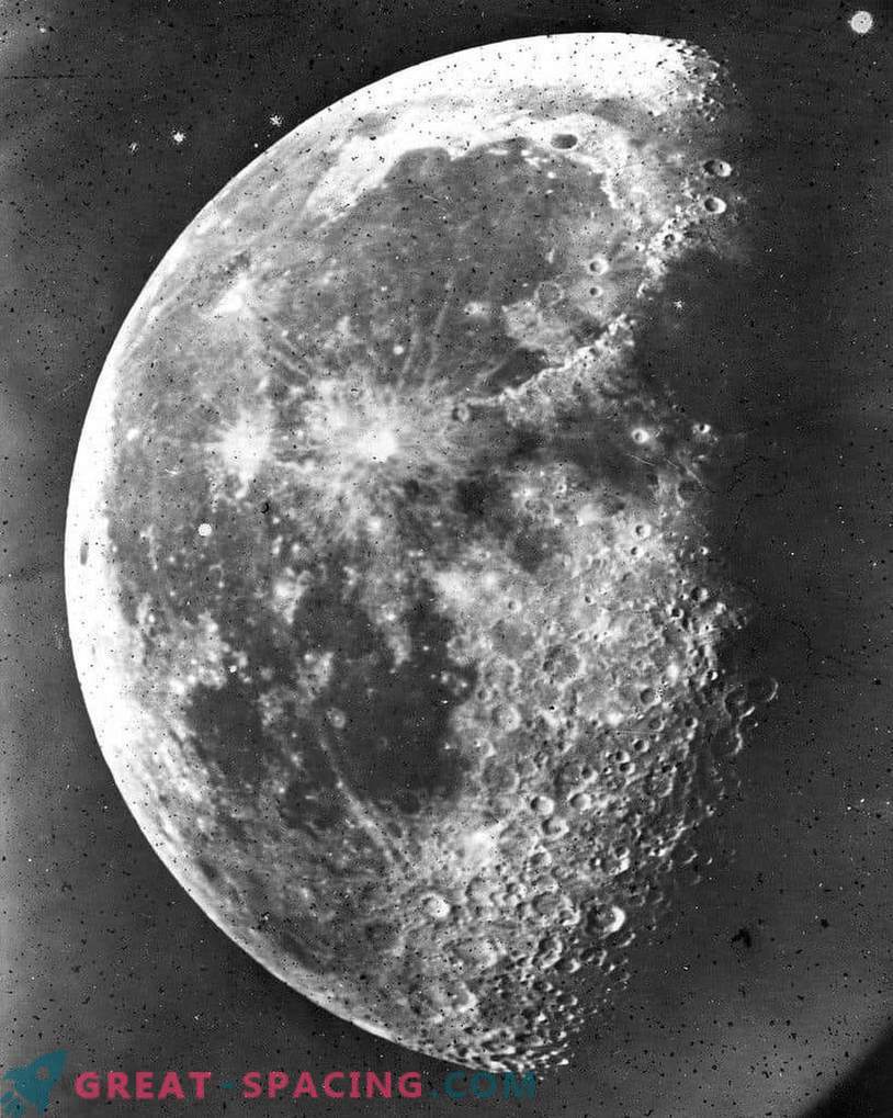 Kad parādījās pirmais mēness fotogrāfs