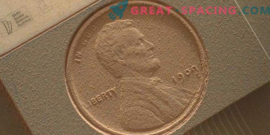 Monētas, kuras izdzēš Marsa vējš, atbalsta cerību uz rovera atgūšanos