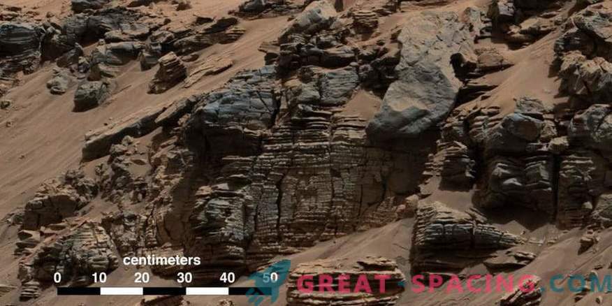 Rover atrada slāņaino seno Marsa ezeru