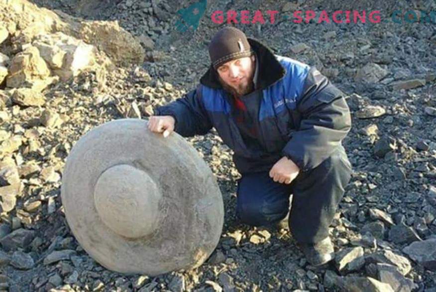 Disques de pierre en forme de soucoupes volantes. Les ufologues et les scientifiques se disputent sur l’origine des découvertes dans la région de Volgograd