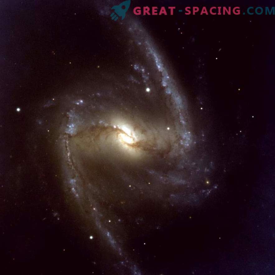 Staru dzimšanas un gāzes plūsmas galaktikā NGC 1365