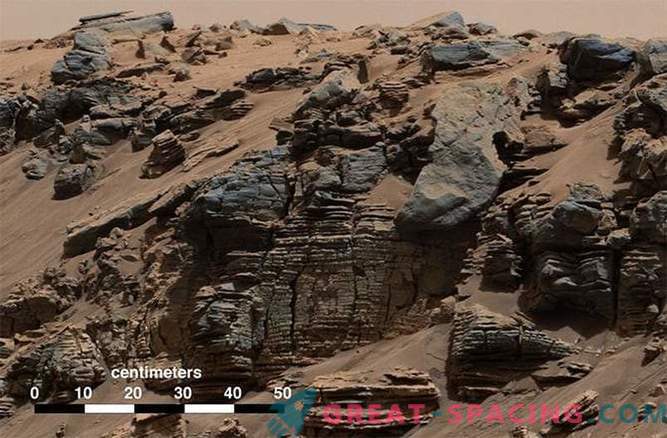Marsi iidse vete uurimine roveri uudishimu: foto