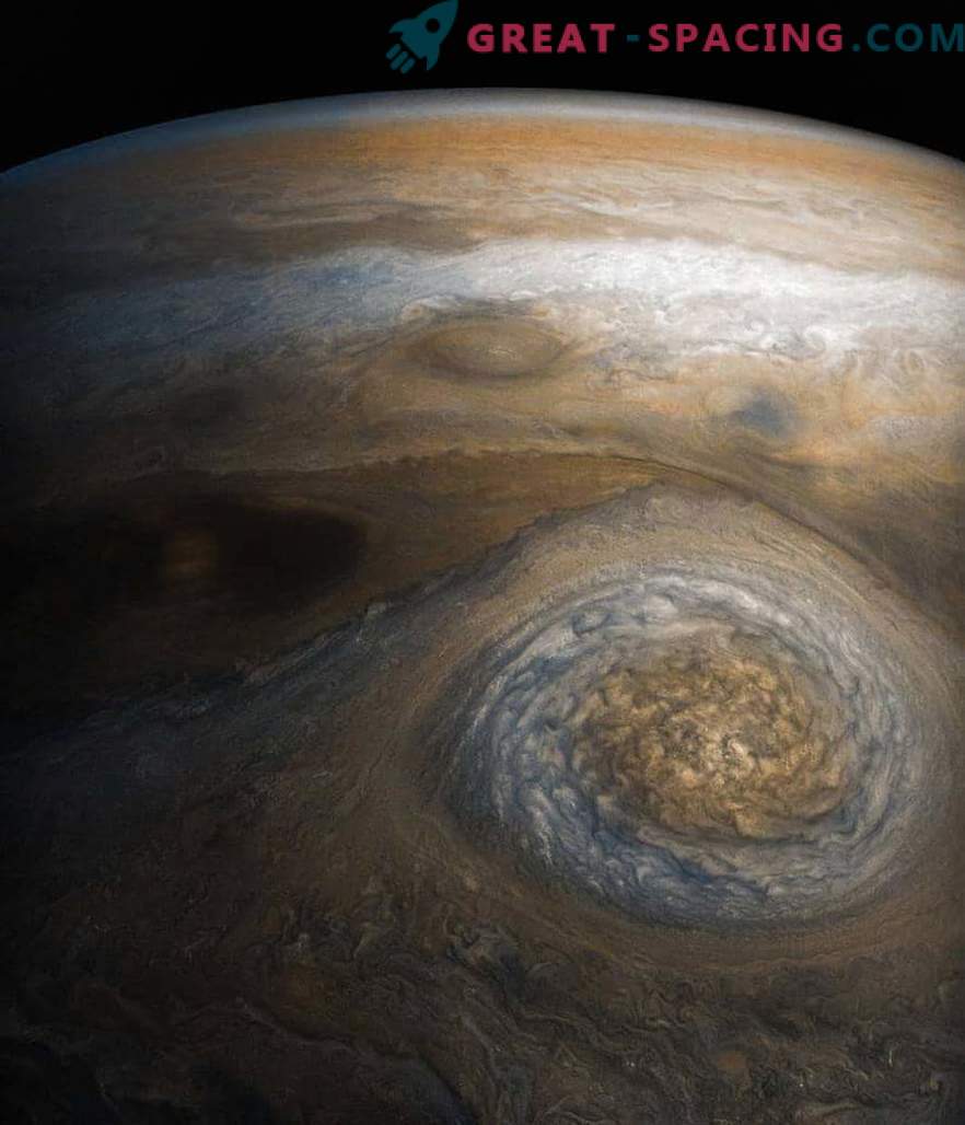 Kāpēc tālu zvaigzne ir ļoti līdzīga mūsu Jupitera