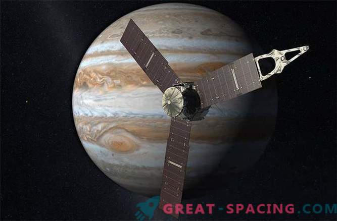 Yunona kosmosa stacija nekontrolējami vēršas pie Jupitera
