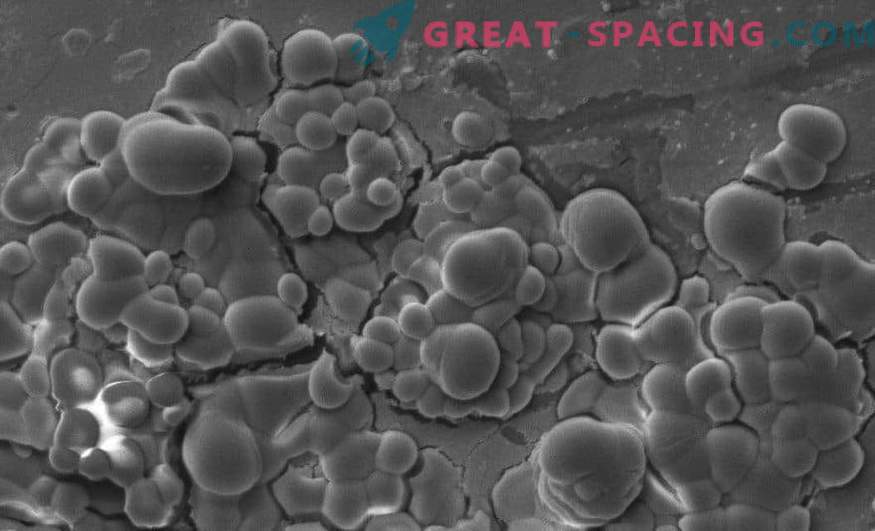 Mikrobu nospiedumi uz Marsa klintīm