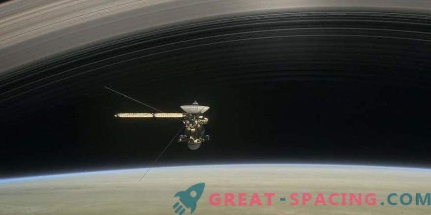 Cassini peldēja „gredzena lietus”