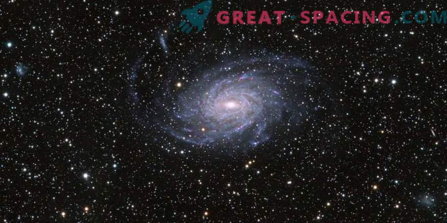NGC 6744 daudzfrekvences pētījums