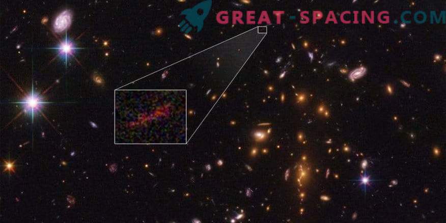 Hubble un Spitzer apvieno, lai iegūtu labāku momentuzņēmumu no attālas galaktikas