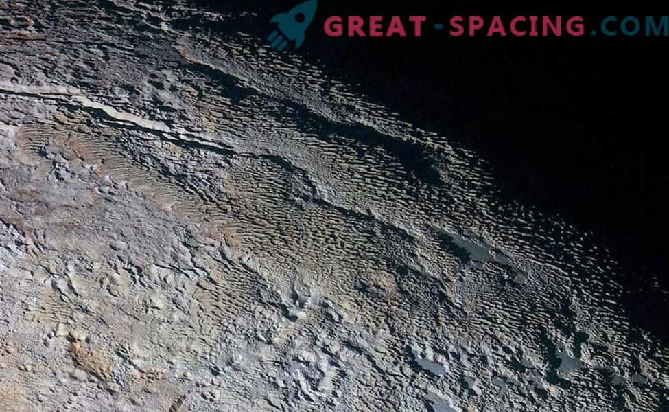 Spiny Pluto norāda uz ledus tapas esamību citās pasaulēs