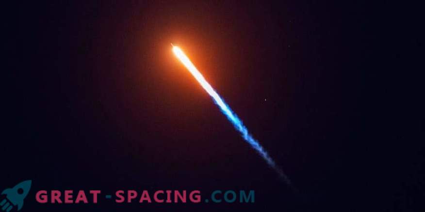 SpaceX vienlaikus ievada 64 satelītus