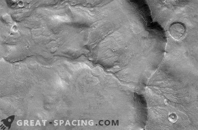 Este é um antigo rio sinuoso ... Em Marte